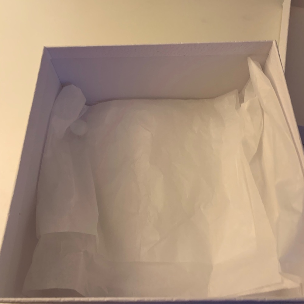 Dior Box with Gold Logo - Picture 7 of 7